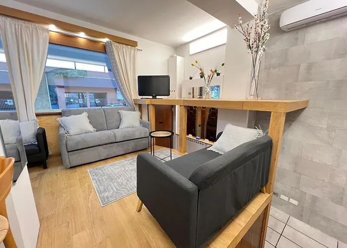"R&P ", Short Term Stay, Elegant Design, Bisceglie Metro Station, Easy For San Siro And Fiera Milano, Free Parking