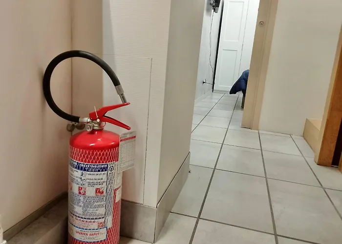 "R&P ", Short Term Stay, Elegant Design, Bisceglie Metro Station, Easy For San Siro And Fiera Milano, Free Parking
